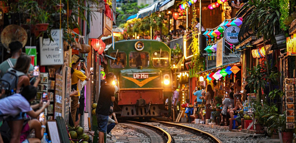 Train travelling is a solid choice for those who wants to absorb the beauty of Vietnam along the tracks