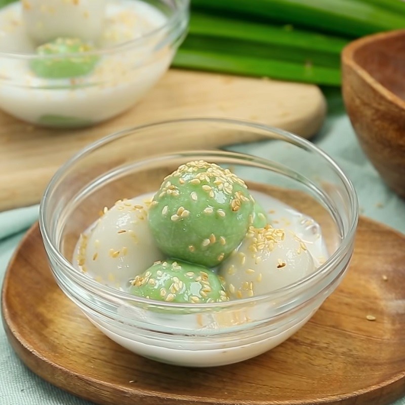 Chè Trôi Nước: Vietnamese traditional favorite dessert of glutinous rice balls and ginger syrup