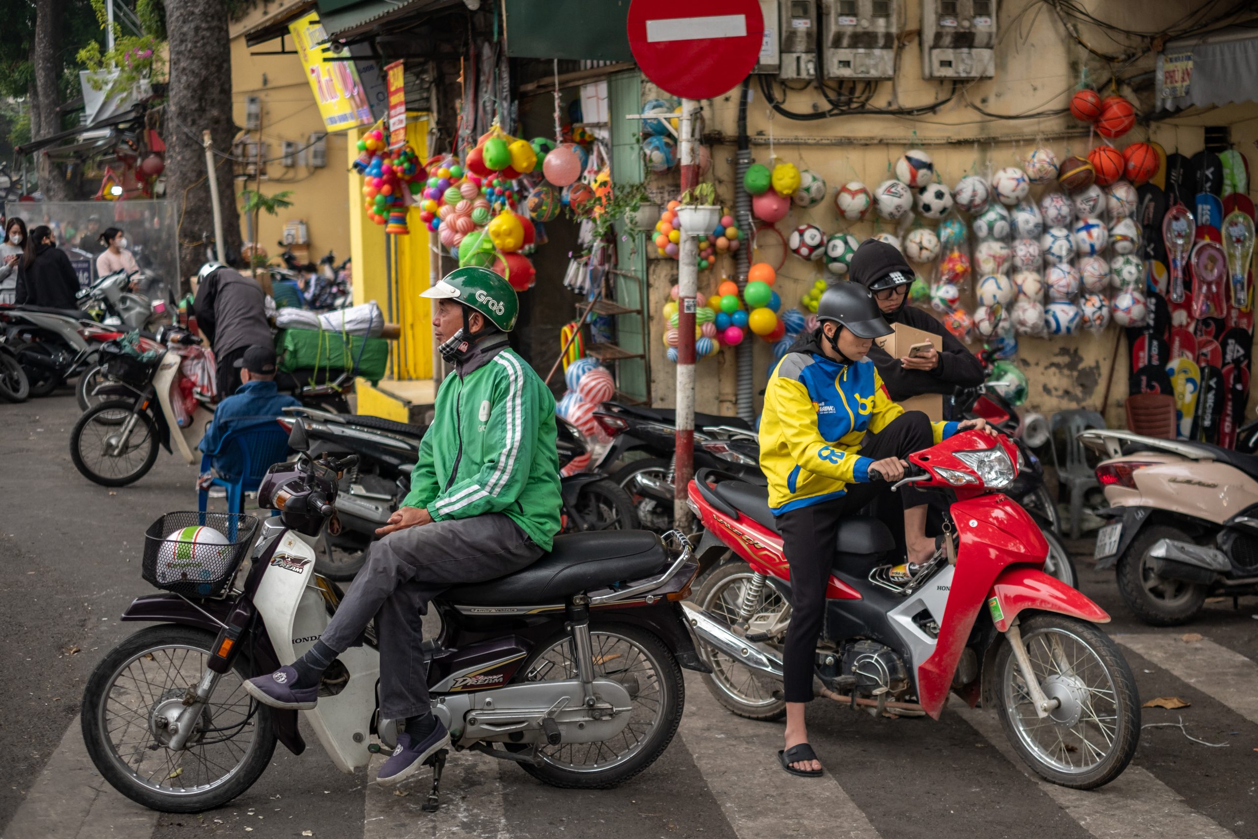 Venturing through the streets of Vietnam has never been easier when you have Grab on your phone!