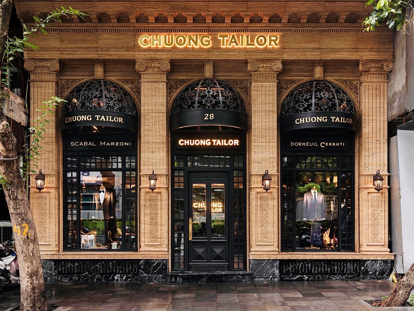 - Chuong Tailor: 220 Tran Hung Dao, District 1