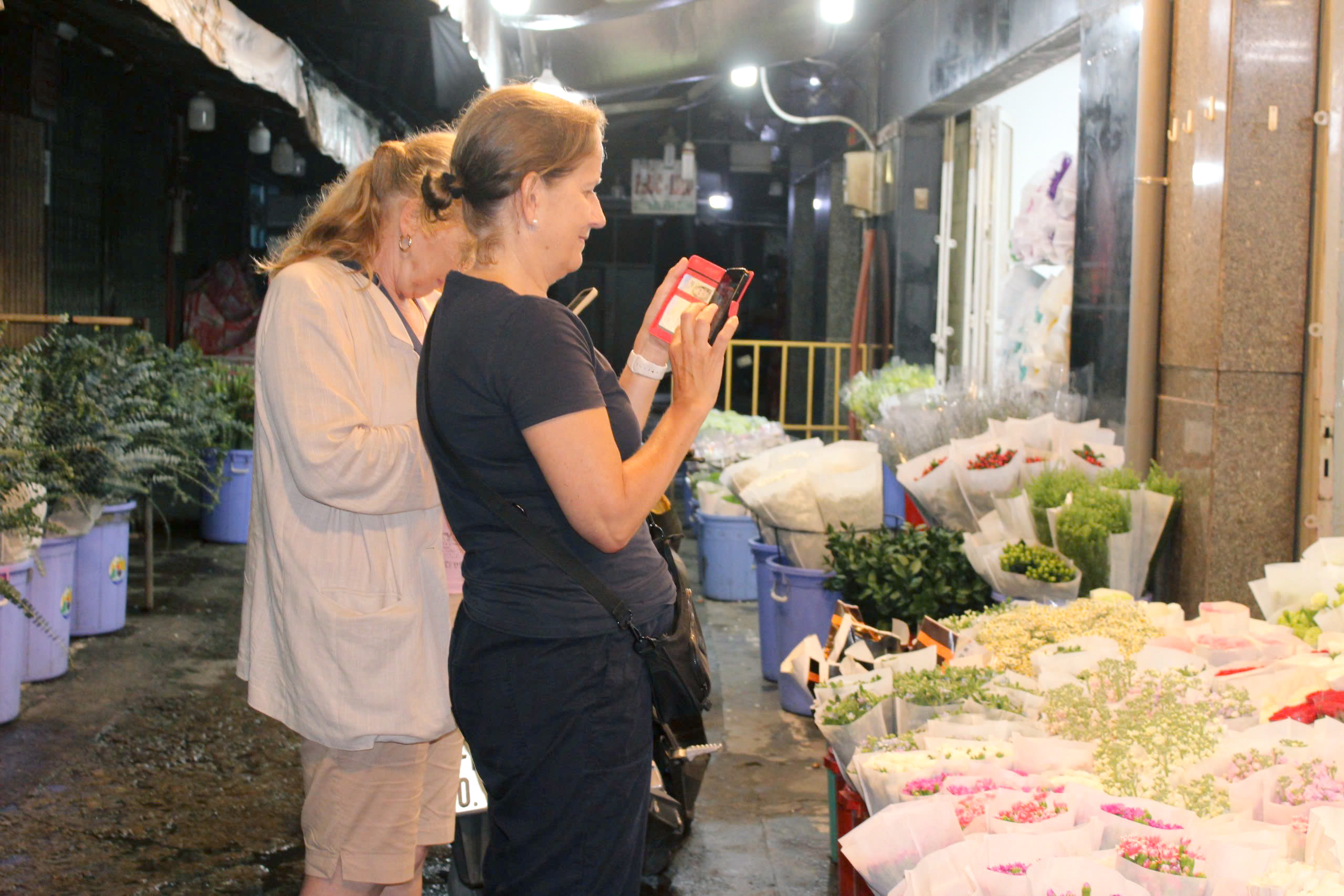 Ho Thi Ky flower night market in Ho Chi Minh city is very radiant during Tet