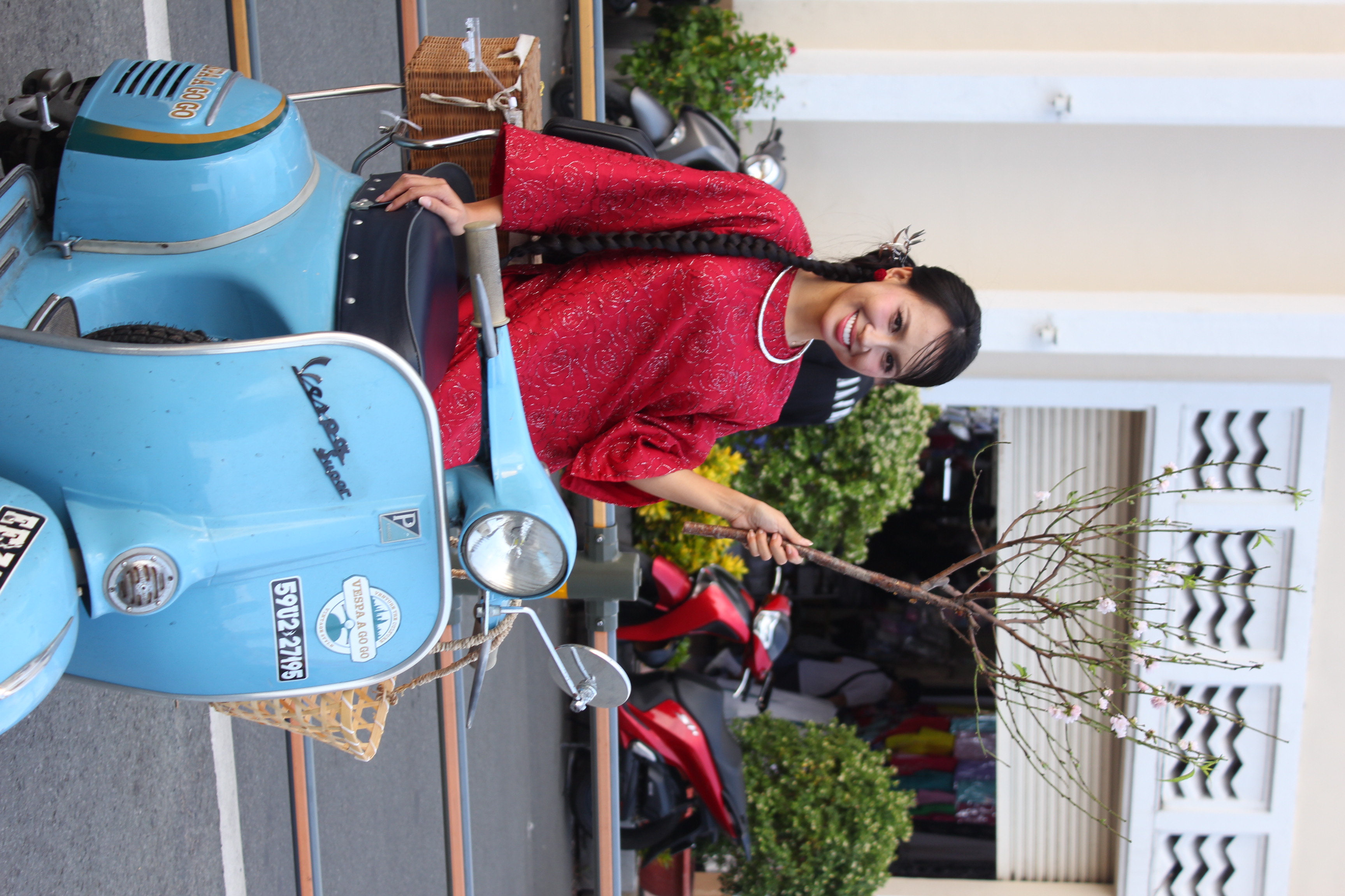 Join Vespa A Go Go to capture your moments with our elegant Vespa