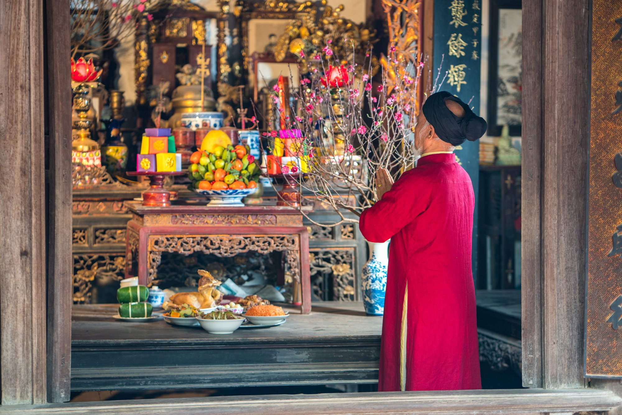 The most important ritual before Tet is to pay homage to the ancestors