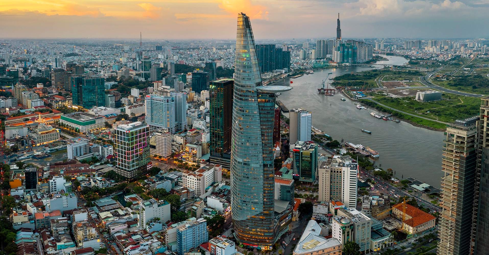 Welcome to Saigon, the metropolis that never sleeps!