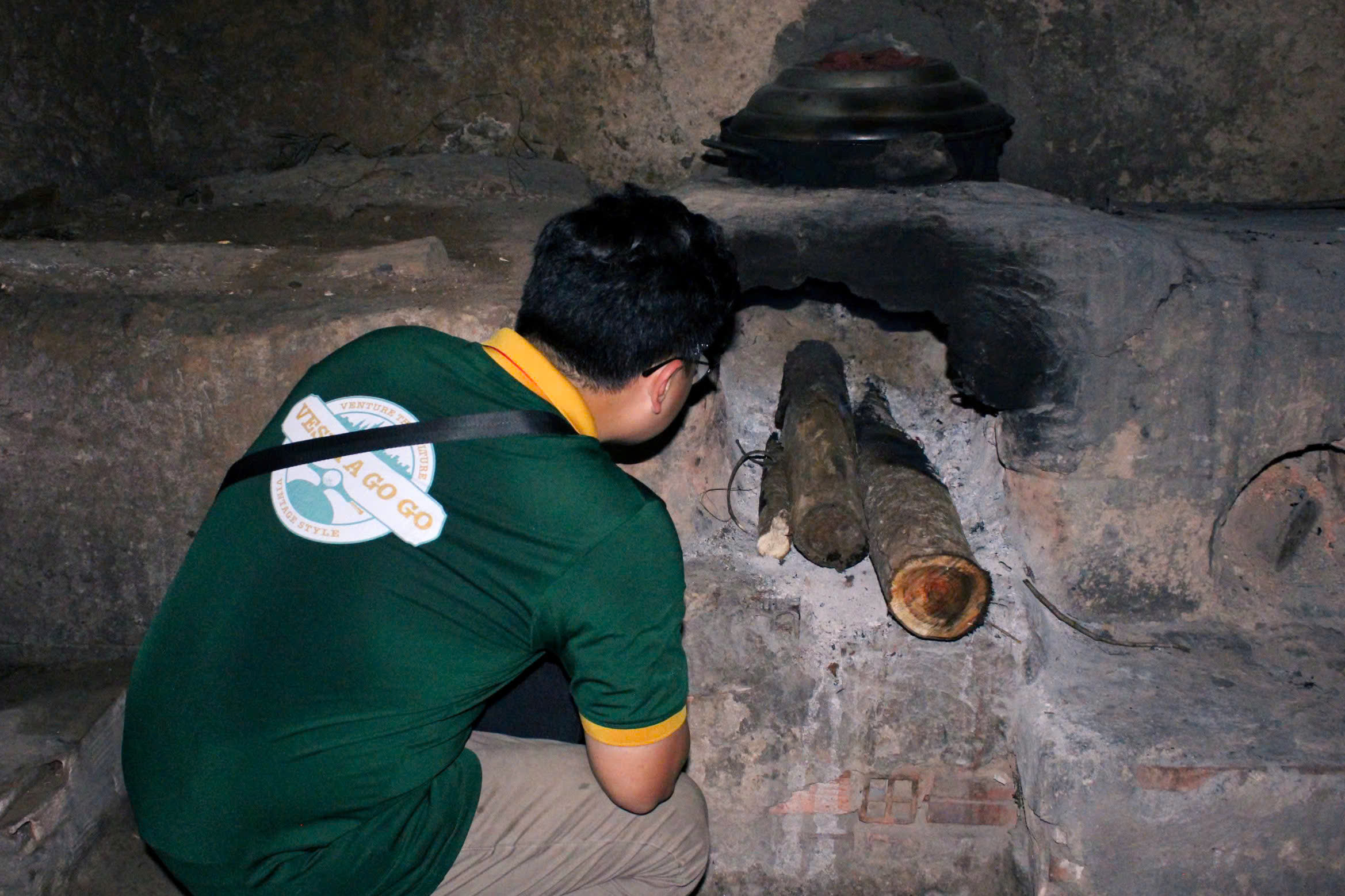 The key to famous smokeless Hoang Cam kitchen is how the vents were dug underground