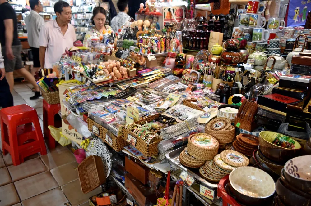 Best Markets for Souvenir Shopping in Saigon