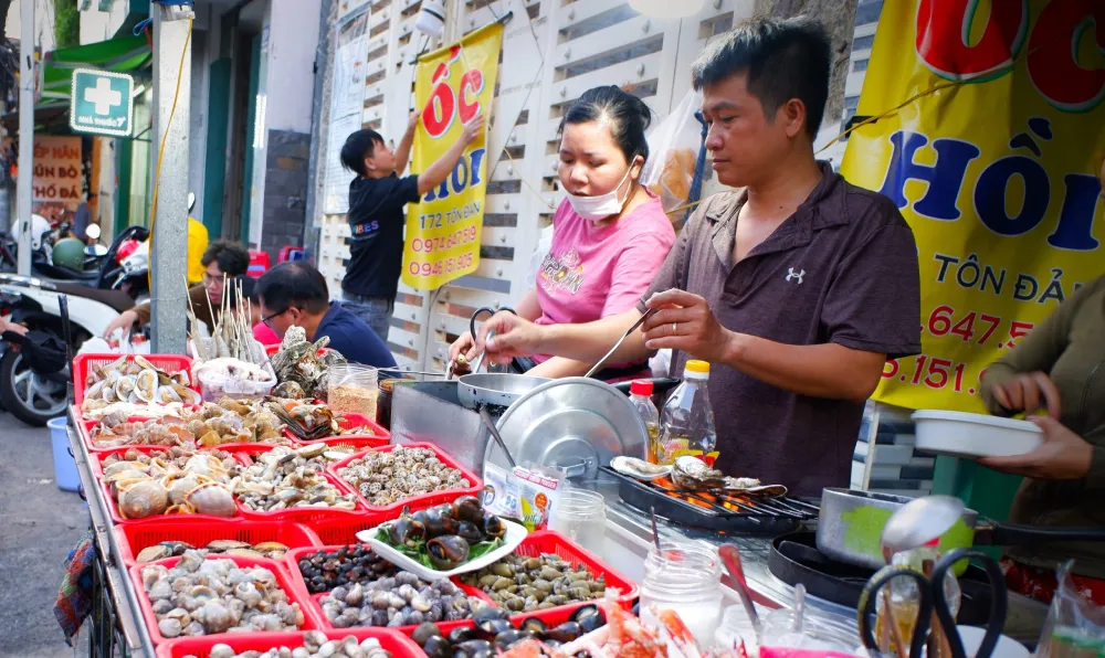 Hải sản tươi chợ Xóm Chiếu