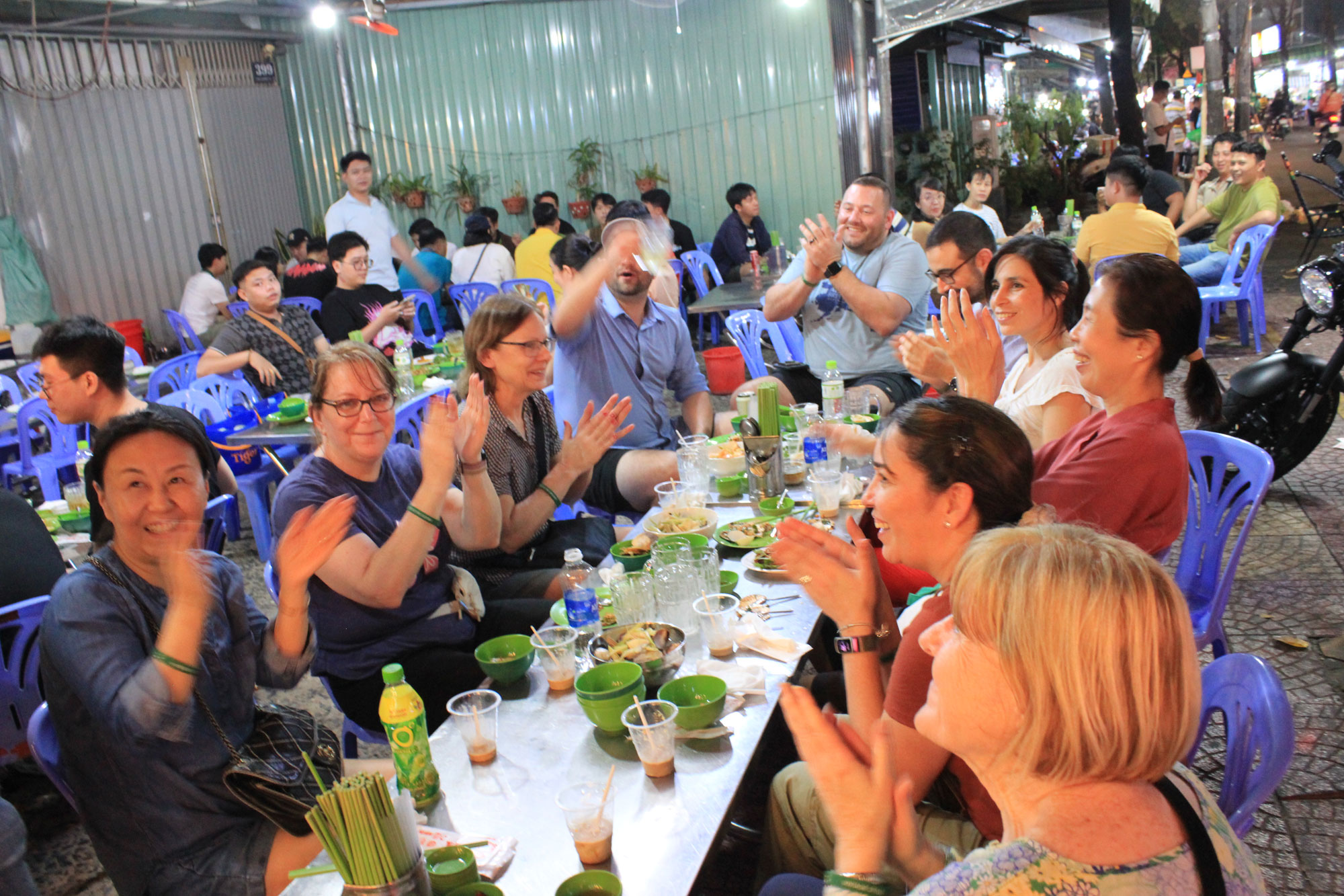 SAIGON VIBES & BITES