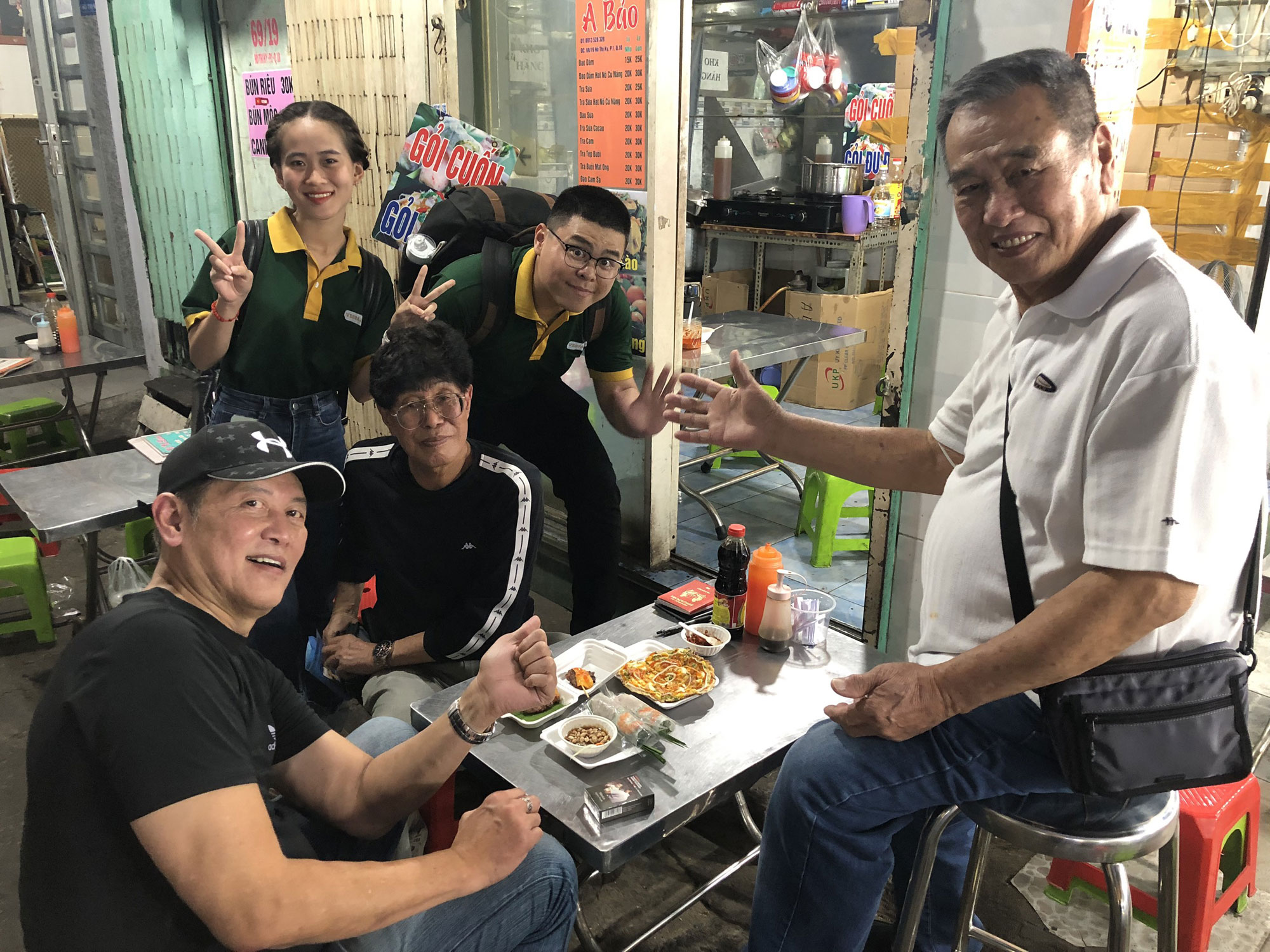 SAIGON VIBES & BITES