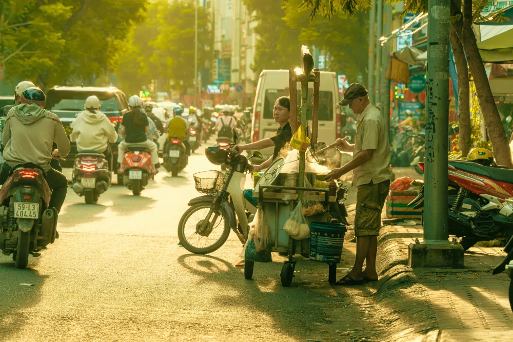 Hủ tiếu vỉa hè Sài Gòn buổi sáng